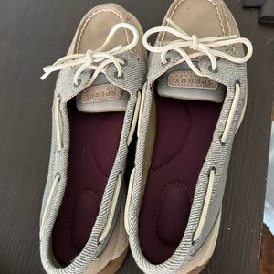 Like new beige Sperry size 9.5